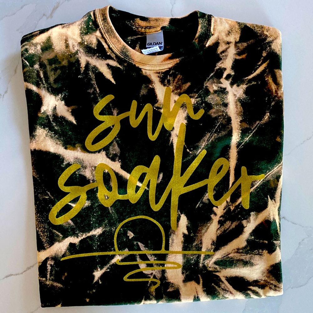 SUN SOAKER BLEACHED GILDAN TEE